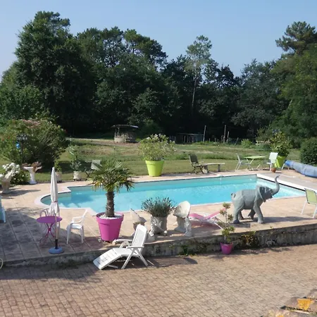 Maison Bourouilla Frühstückspension Saubrigues