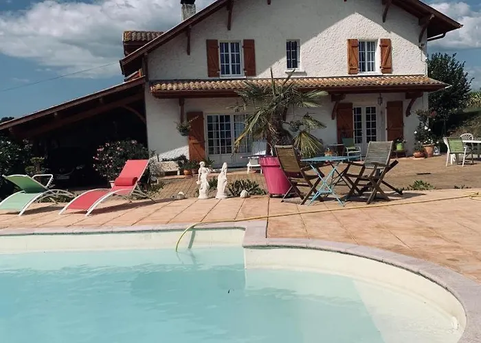 Maison Bourouilla Bed & Breakfast 3*
